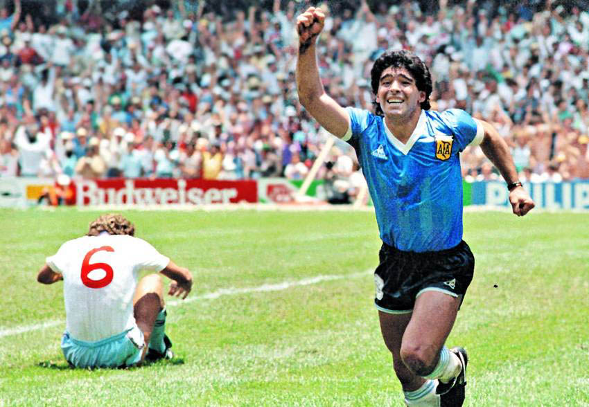 Maradona dribbling past defenders in 1986 World Cup for Argentina.