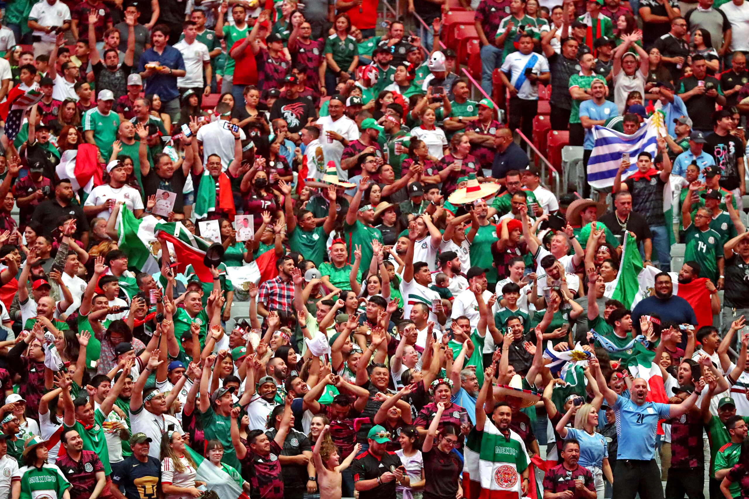 Pitch invasion during Mexico vs USA 1986 World Cup group match.