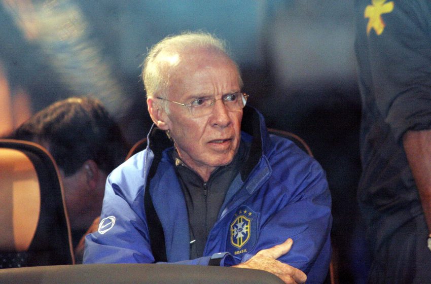 Mario Zagallo instructing Brazil’s 1970 team during World Cup match.